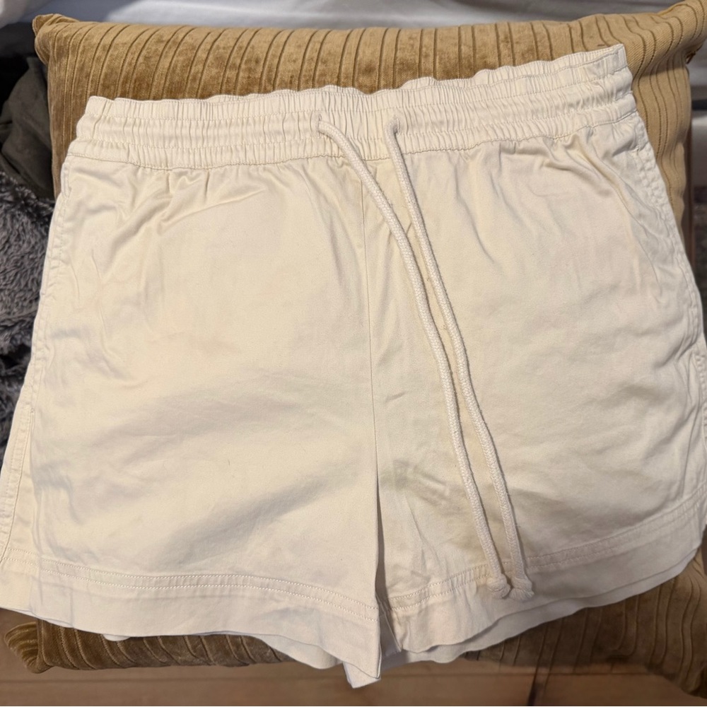 Lou & Grey Women's Cream Shorts